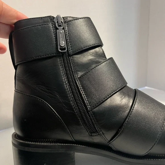 Blondo Camila Waterproof Black Leather Triple Buckle Moto Boots 9 - Picture 5 of 12